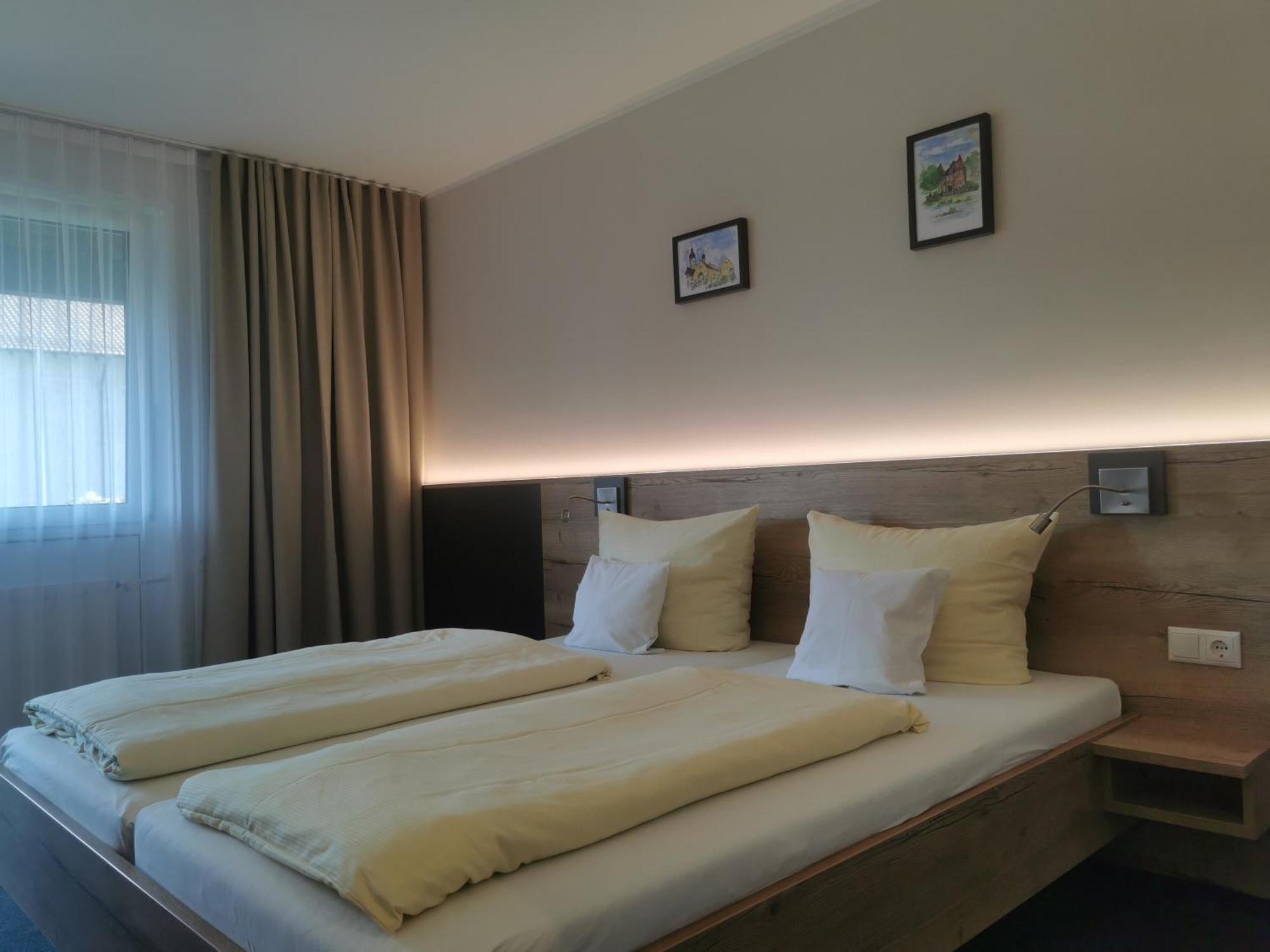 Hotel Am Regenbogen คาม ภายนอก รูปภาพ